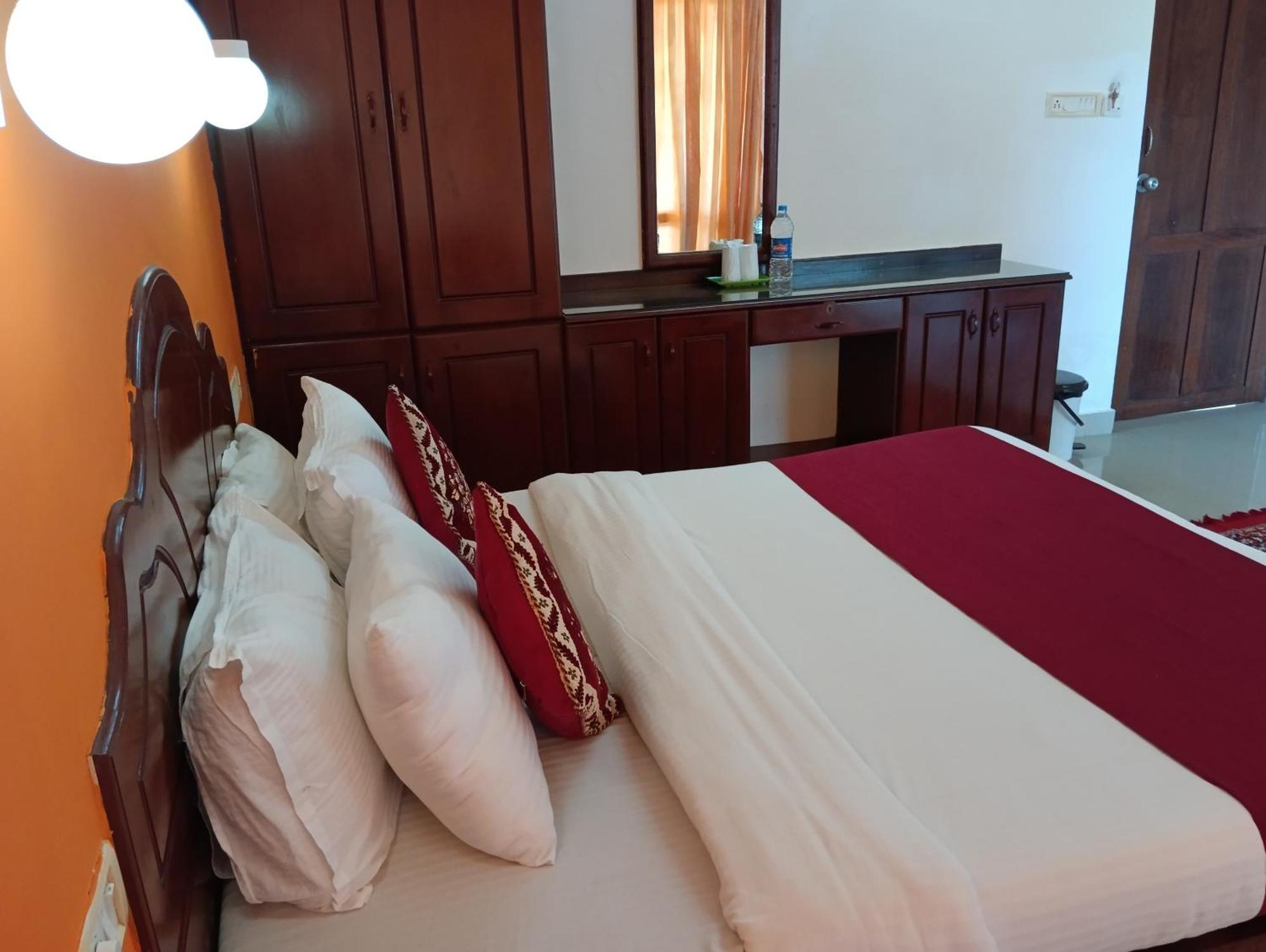 Vedantha Inn โกวาลัม ภายนอก รูปภาพ