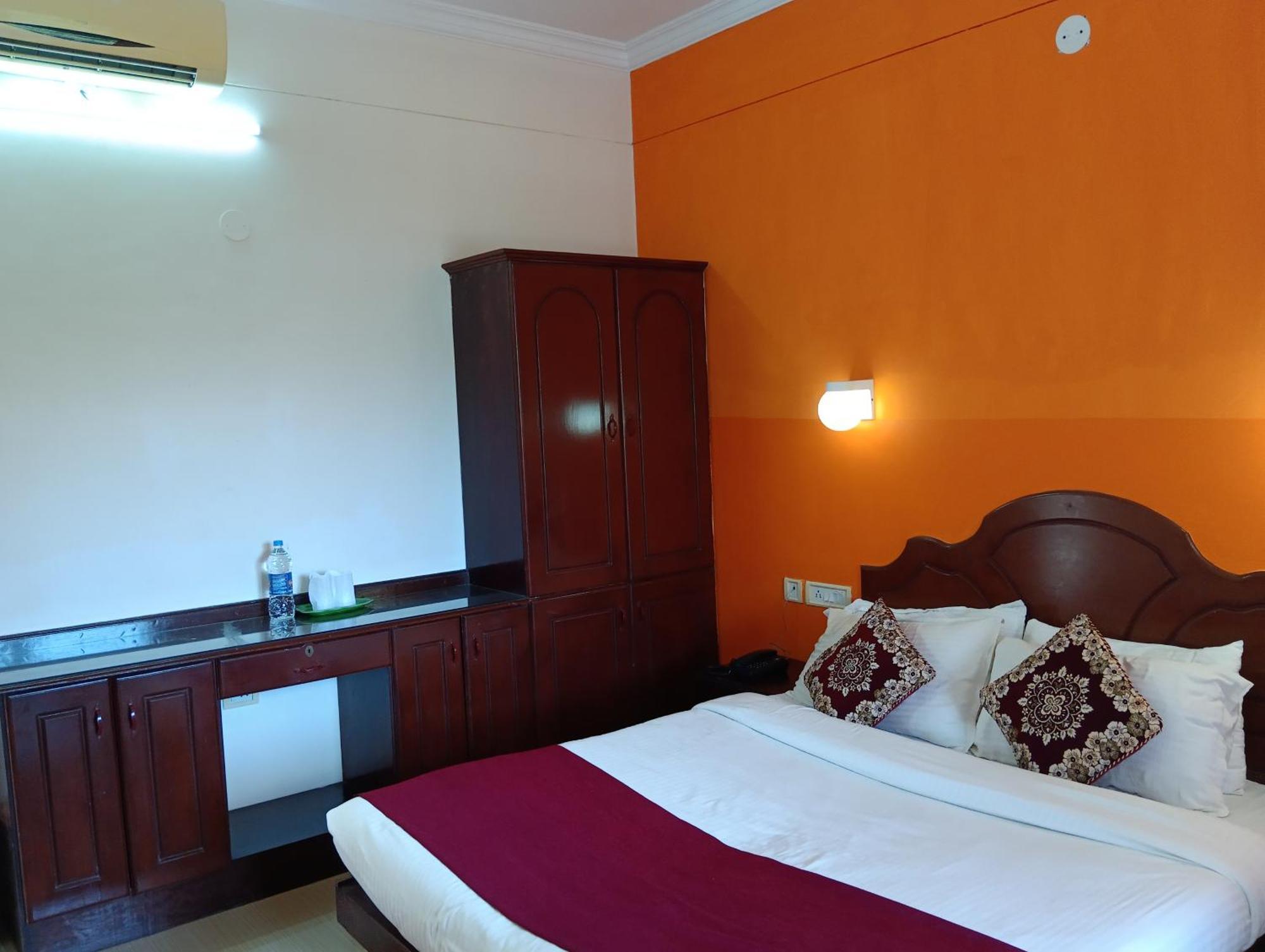 Vedantha Inn โกวาลัม ภายนอก รูปภาพ