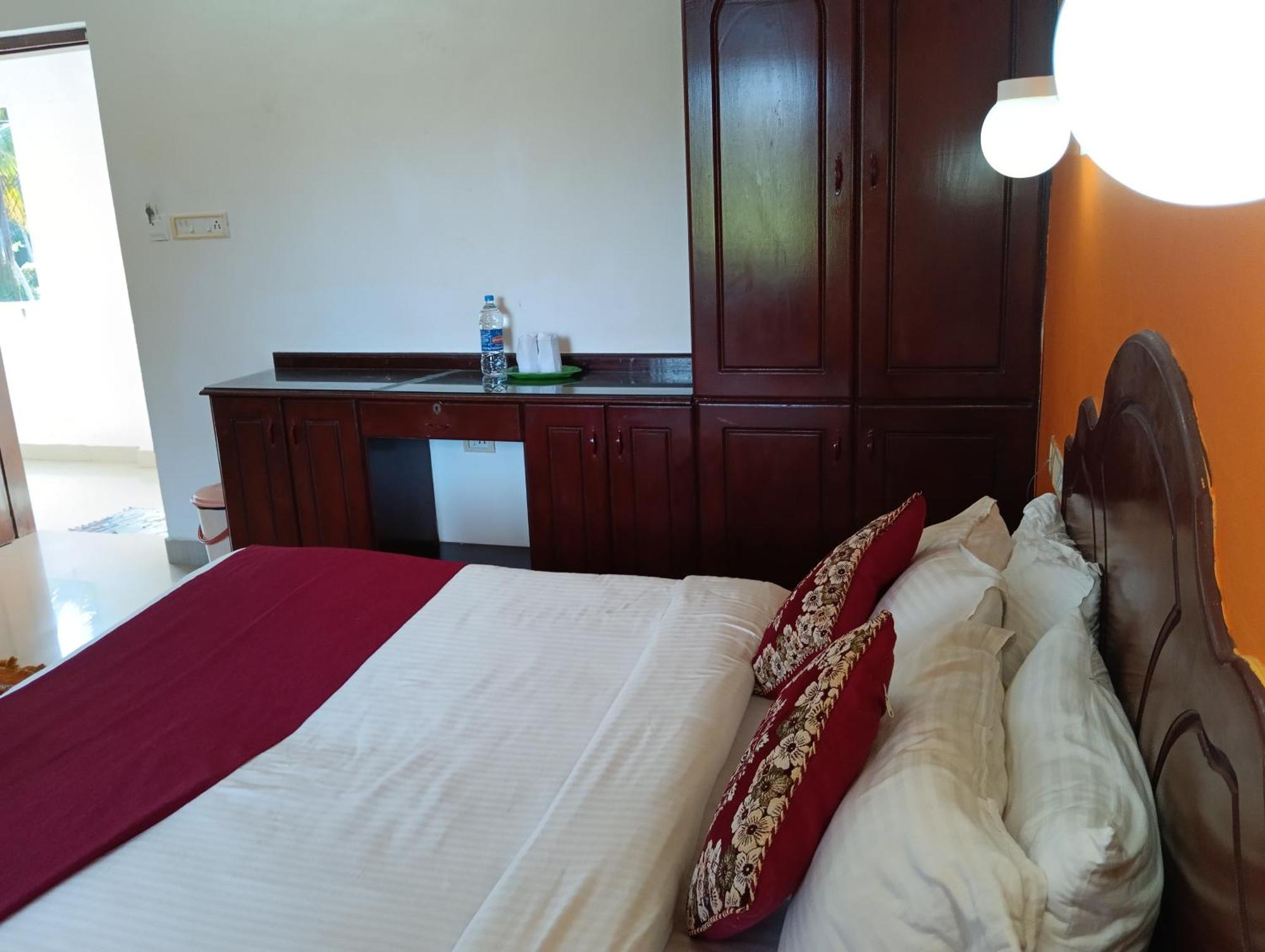 Vedantha Inn โกวาลัม ภายนอก รูปภาพ